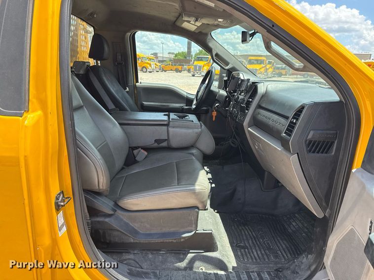 image for item EJ4782 2019 Ford F350 Super Duty utility bed pickup truck