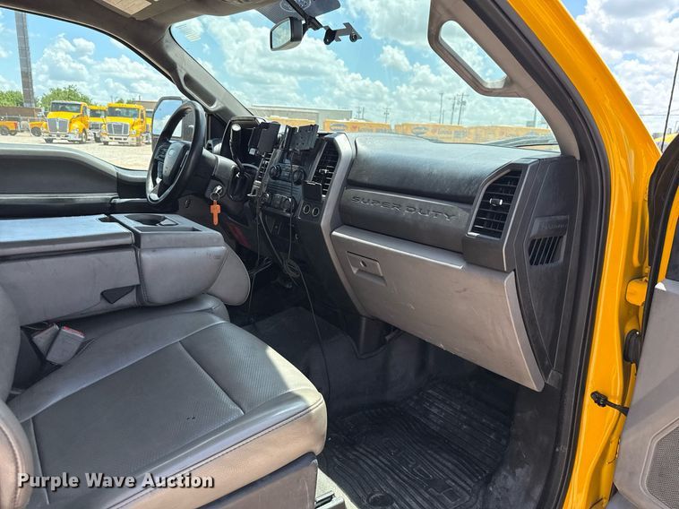 image for item EJ4782 2019 Ford F350 Super Duty utility bed pickup truck