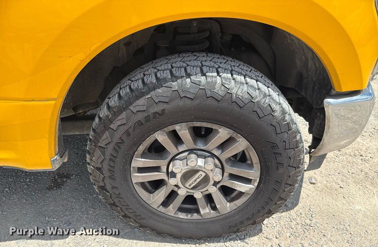 image for item EJ4782 2019 Ford F350 Super Duty utility bed pickup truck