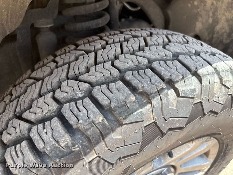 image for item EJ4782 2019 Ford F350 Super Duty utility bed pickup truck