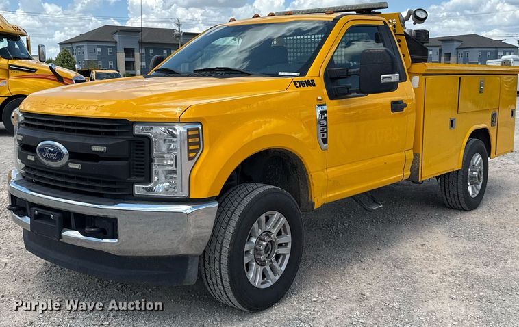 image for item EJ4783 2019 Ford F350 Super Duty utility bed pickup truck