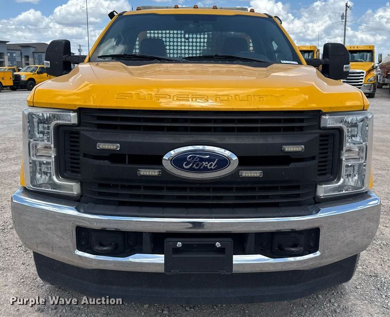 image for item EJ4783 2019 Ford F350 Super Duty utility bed pickup truck