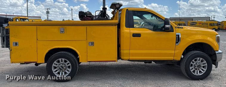 image for item EJ4783 2019 Ford F350 Super Duty utility bed pickup truck