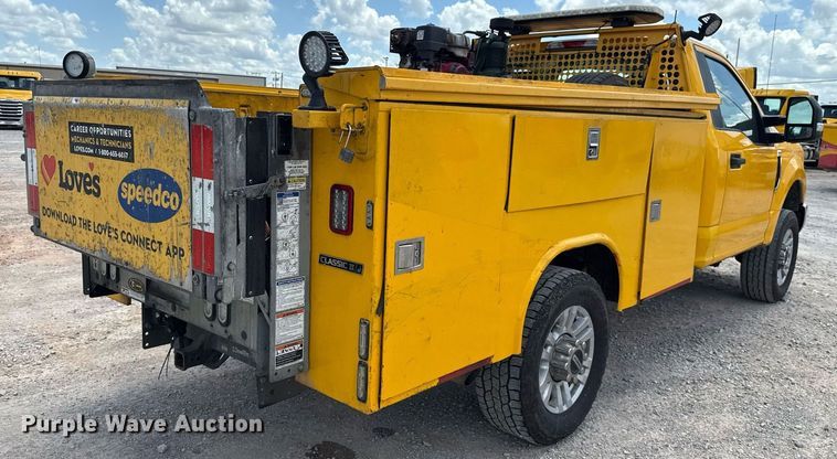 image for item EJ4783 2019 Ford F350 Super Duty utility bed pickup truck