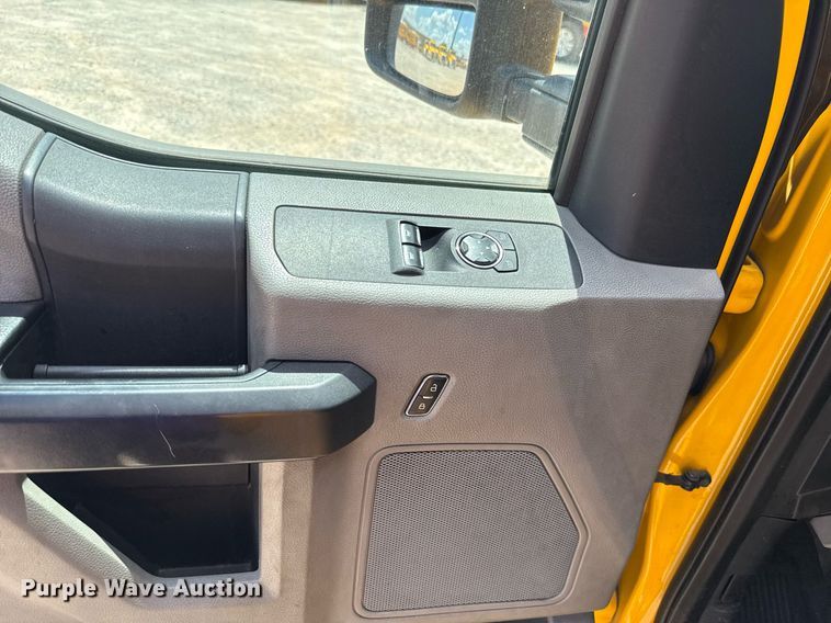 image for item EJ4783 2019 Ford F350 Super Duty utility bed pickup truck