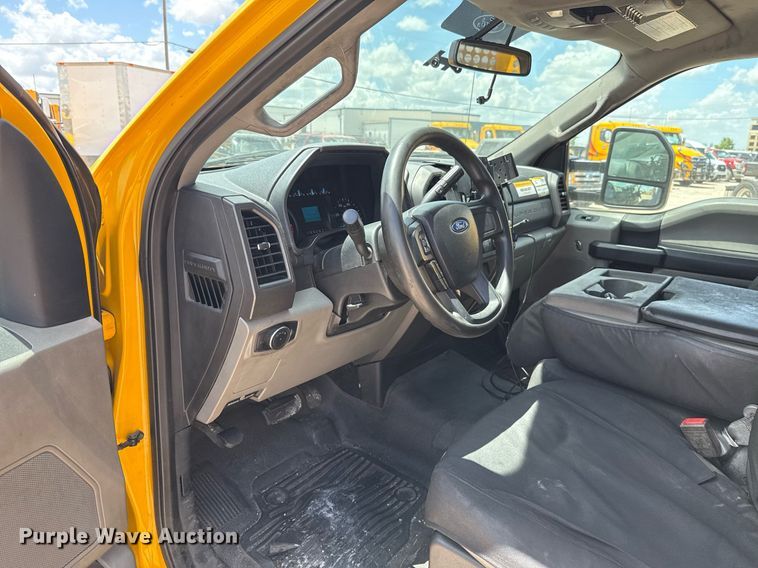 image for item EJ4783 2019 Ford F350 Super Duty utility bed pickup truck