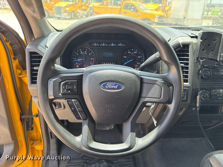 image for item EJ4783 2019 Ford F350 Super Duty utility bed pickup truck