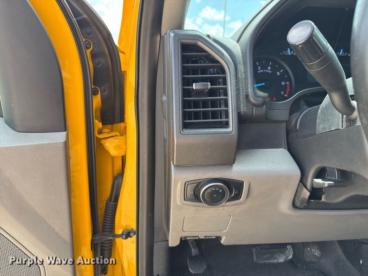 image for item EJ4783 2019 Ford F350 Super Duty utility bed pickup truck