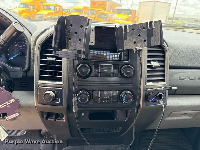 image for item EJ4783 2019 Ford F350 Super Duty utility bed pickup truck