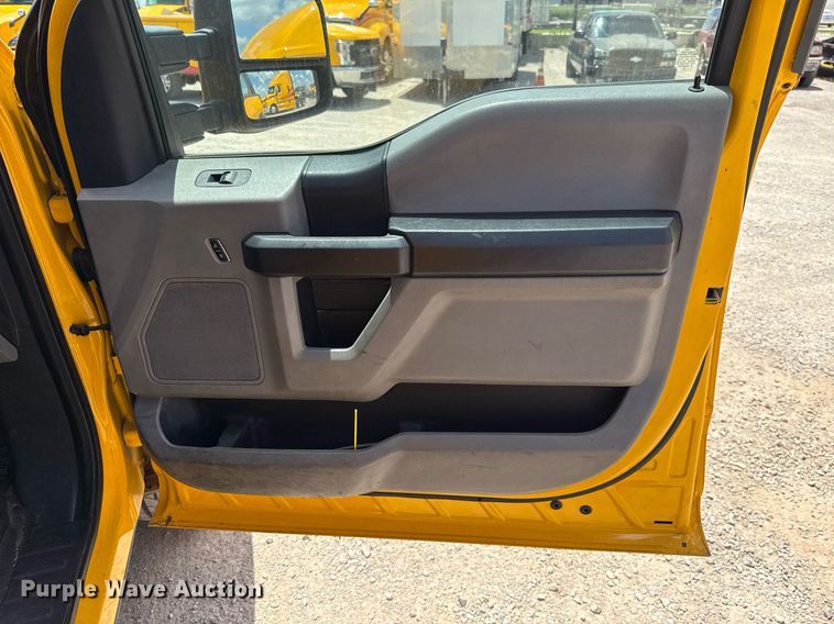 image for item EJ4783 2019 Ford F350 Super Duty utility bed pickup truck