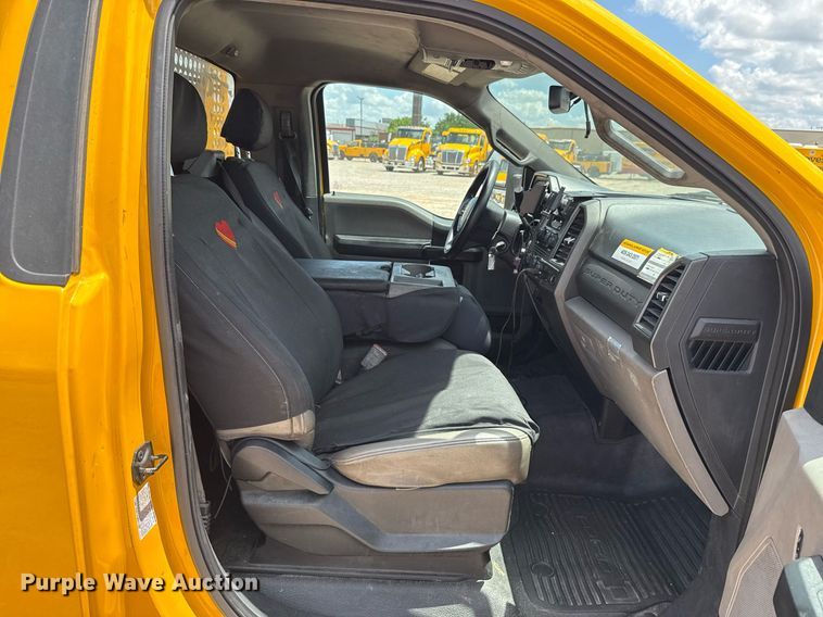 image for item EJ4783 2019 Ford F350 Super Duty utility bed pickup truck