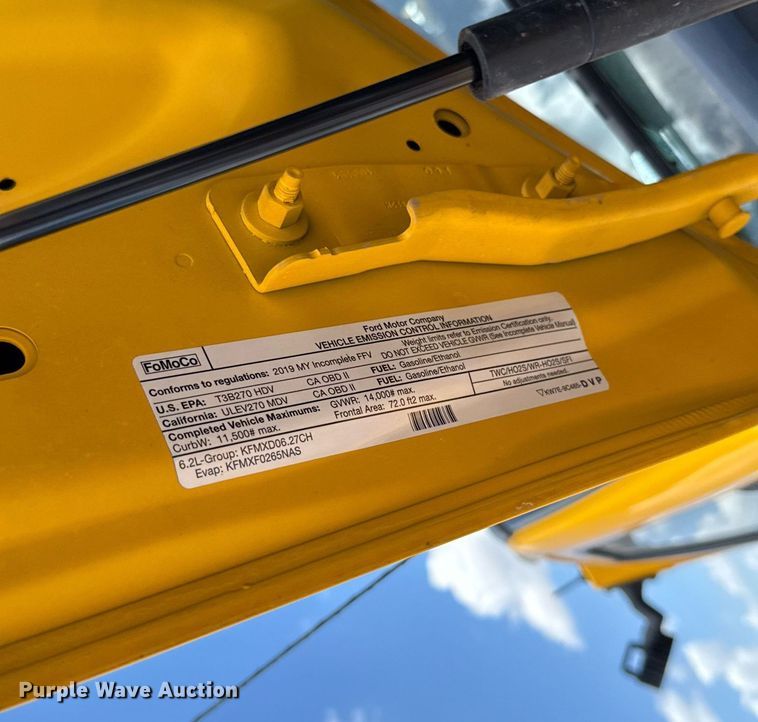 image for item EJ4783 2019 Ford F350 Super Duty utility bed pickup truck