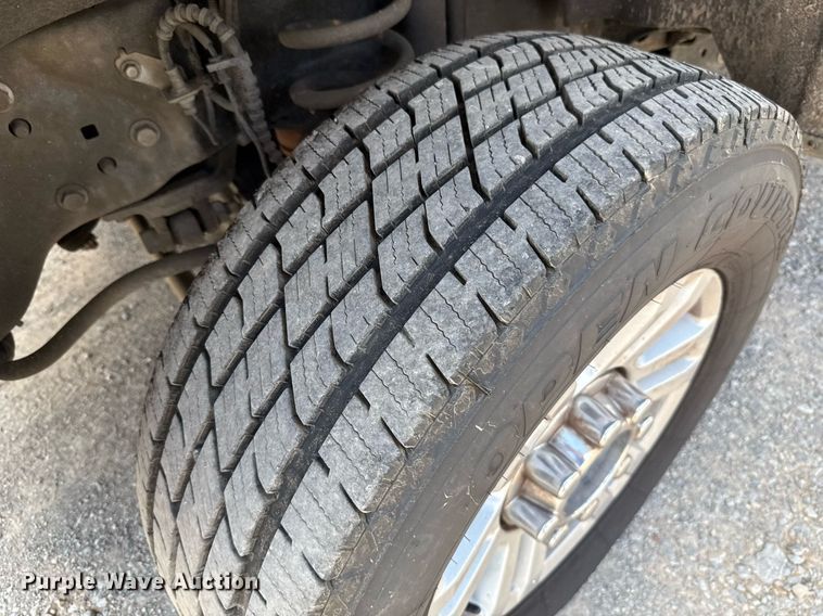 image for item EJ4783 2019 Ford F350 Super Duty utility bed pickup truck