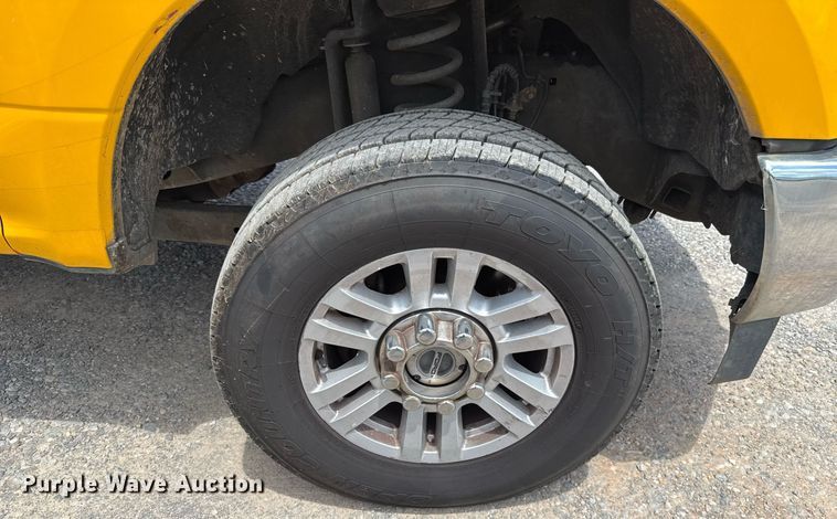 image for item EJ4783 2019 Ford F350 Super Duty utility bed pickup truck