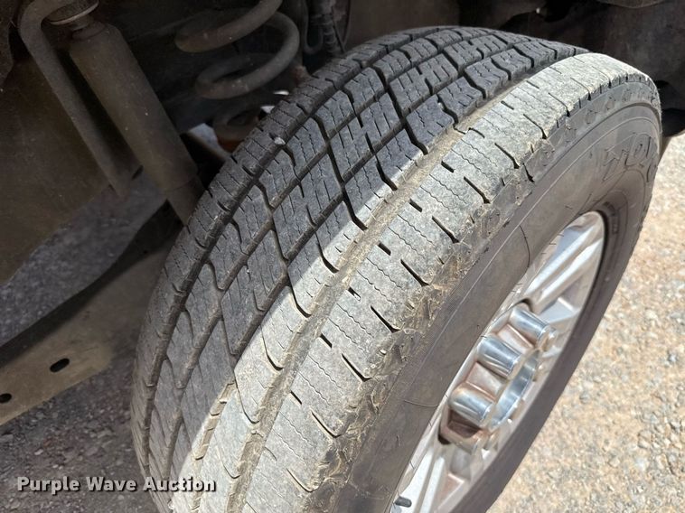 image for item EJ4783 2019 Ford F350 Super Duty utility bed pickup truck