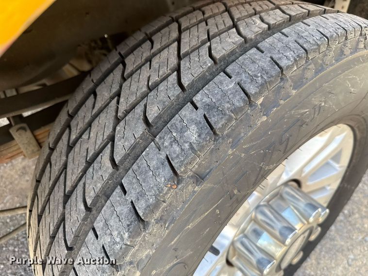 image for item EJ4783 2019 Ford F350 Super Duty utility bed pickup truck