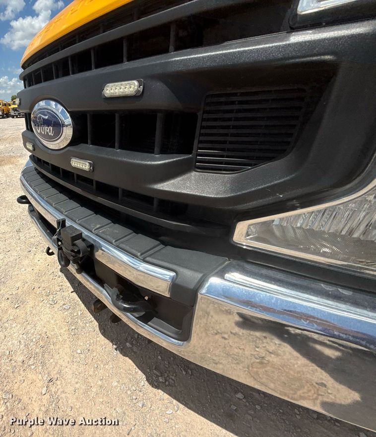 image for item EJ4784 2020 Ford F350 Super Duty utility bed pickup truck