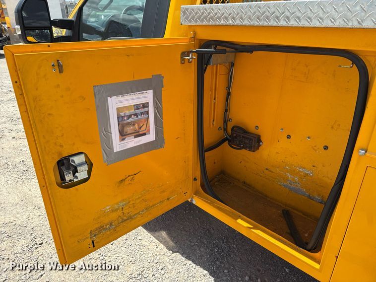 image for item EJ4784 2020 Ford F350 Super Duty utility bed pickup truck