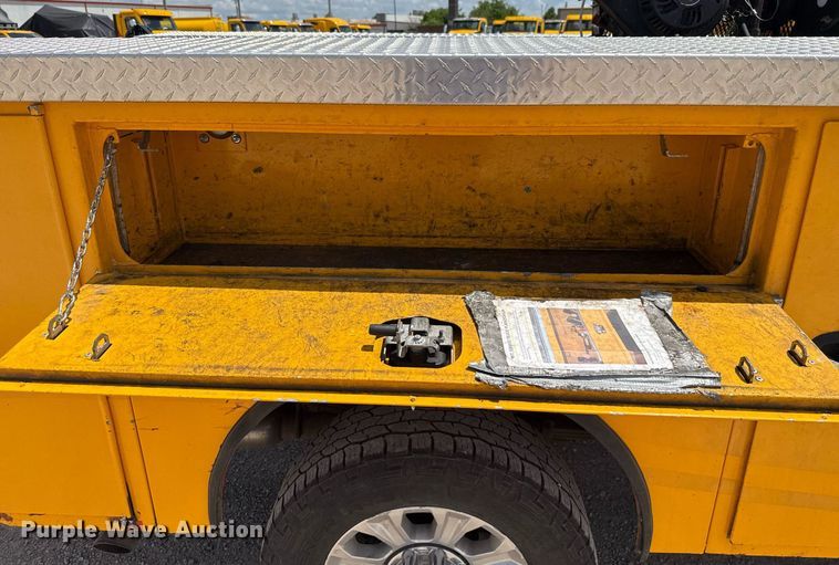 image for item EJ4784 2020 Ford F350 Super Duty utility bed pickup truck