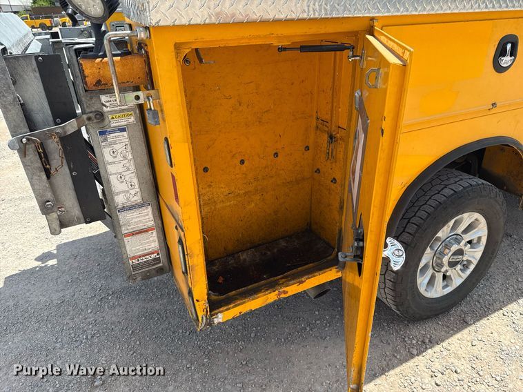 image for item EJ4784 2020 Ford F350 Super Duty utility bed pickup truck