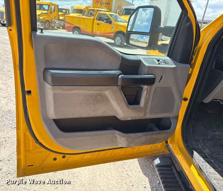 image for item EJ4784 2020 Ford F350 Super Duty utility bed pickup truck