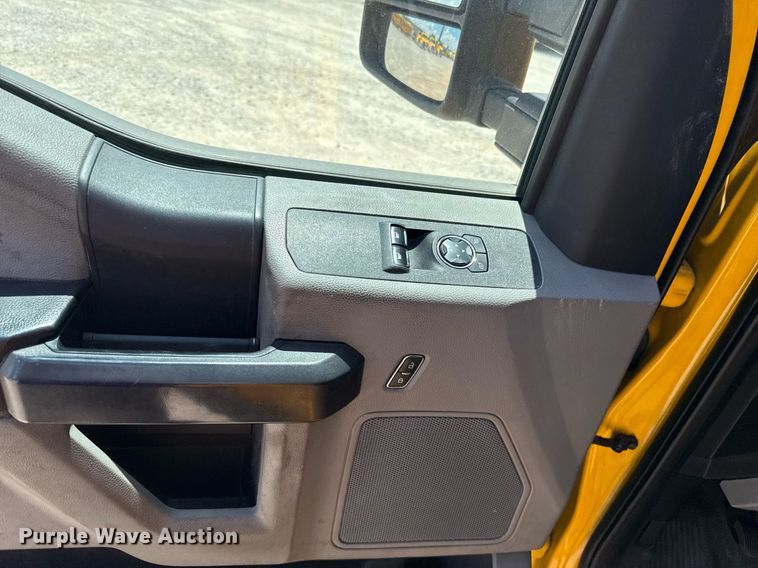 image for item EJ4784 2020 Ford F350 Super Duty utility bed pickup truck