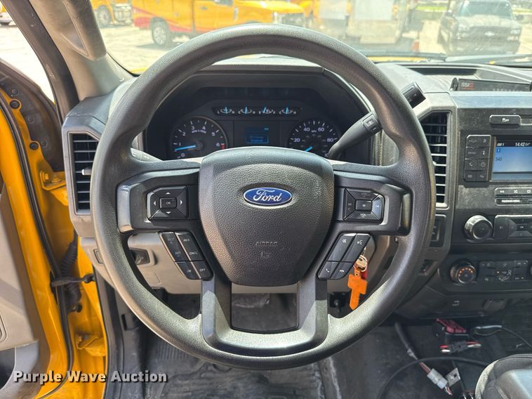 image for item EJ4784 2020 Ford F350 Super Duty utility bed pickup truck