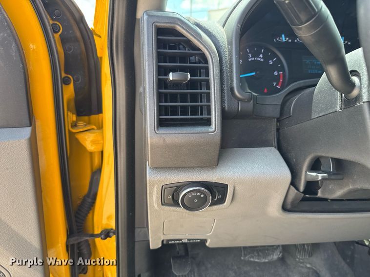 image for item EJ4784 2020 Ford F350 Super Duty utility bed pickup truck