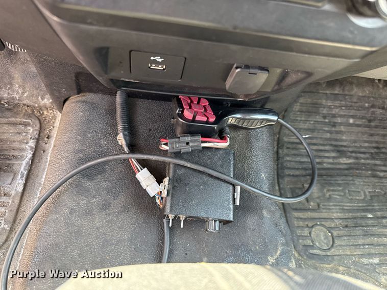 image for item EJ4784 2020 Ford F350 Super Duty utility bed pickup truck