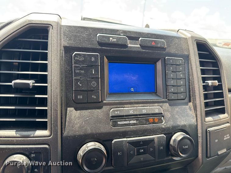 image for item EJ4784 2020 Ford F350 Super Duty utility bed pickup truck