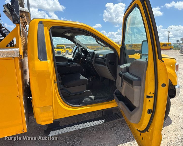 image for item EJ4784 2020 Ford F350 Super Duty utility bed pickup truck