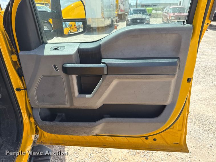 image for item EJ4784 2020 Ford F350 Super Duty utility bed pickup truck