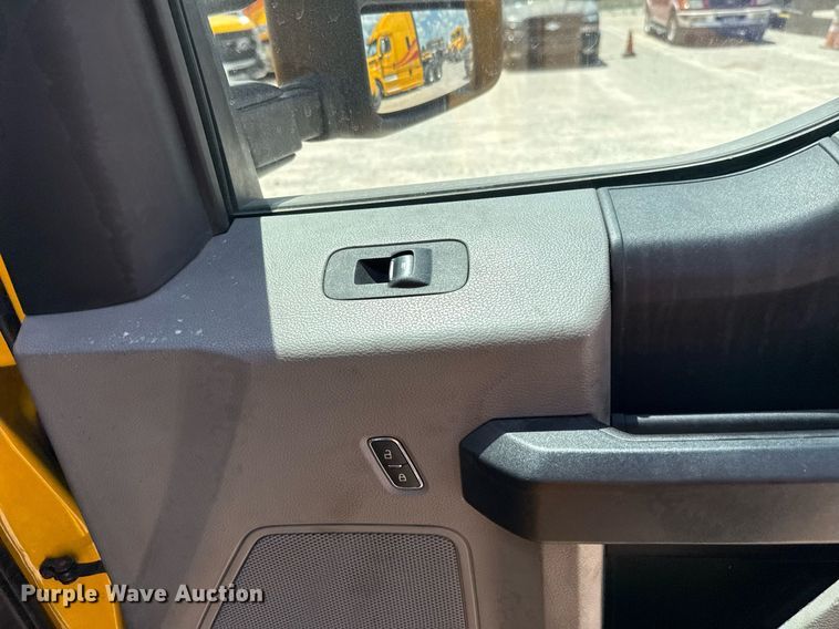 image for item EJ4784 2020 Ford F350 Super Duty utility bed pickup truck