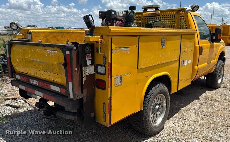 image for item EJ4785 2016 Ford F350 Super Duty  utility bed pickup truck