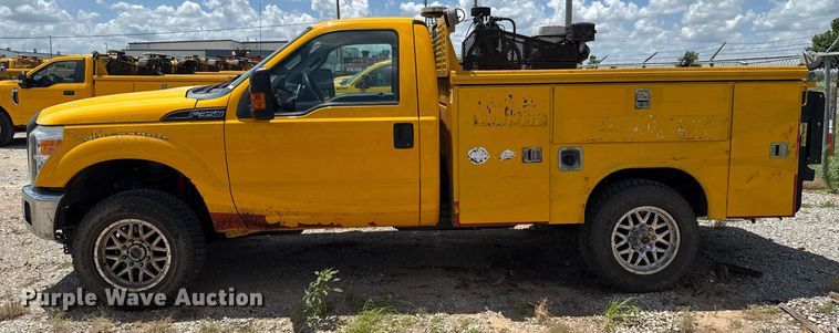 image for item EJ4785 2016 Ford F350 Super Duty  utility bed pickup truck