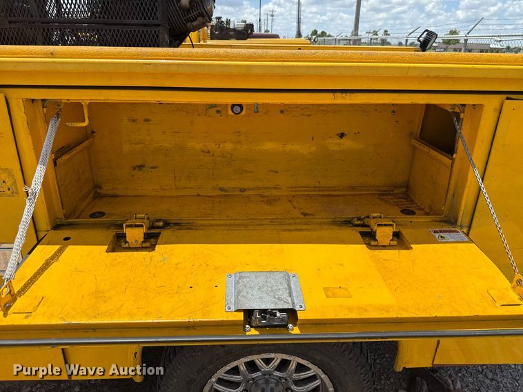 image for item EJ4785 2016 Ford F350 Super Duty  utility bed pickup truck