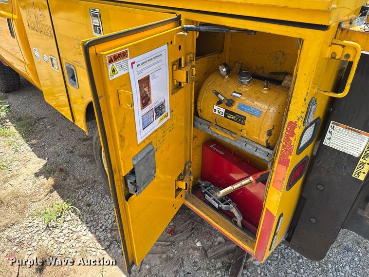 image for item EJ4785 2016 Ford F350 Super Duty  utility bed pickup truck