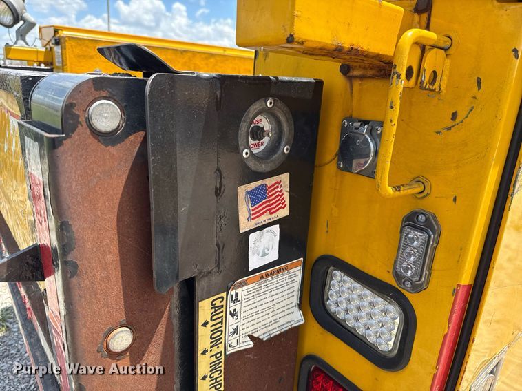 image for item EJ4785 2016 Ford F350 Super Duty  utility bed pickup truck