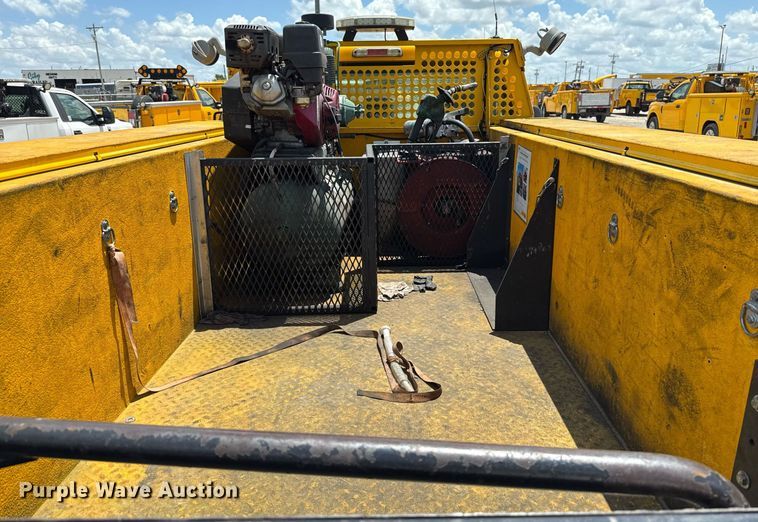 image for item EJ4785 2016 Ford F350 Super Duty  utility bed pickup truck