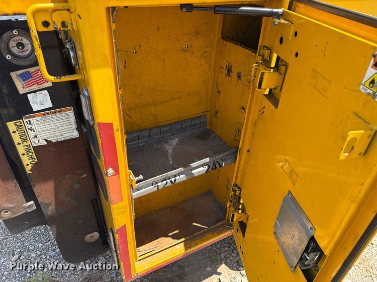 image for item EJ4785 2016 Ford F350 Super Duty  utility bed pickup truck