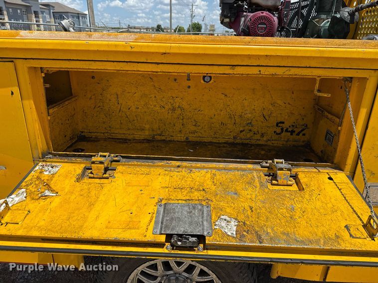 image for item EJ4785 2016 Ford F350 Super Duty  utility bed pickup truck