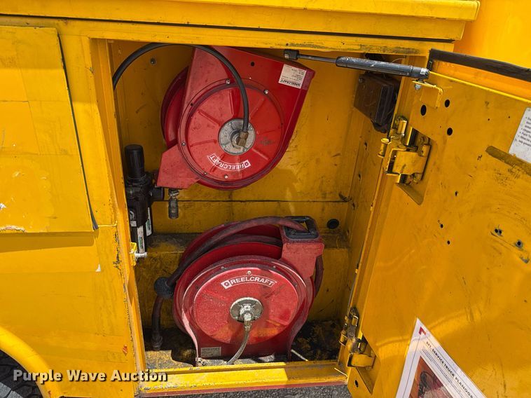 image for item EJ4785 2016 Ford F350 Super Duty  utility bed pickup truck