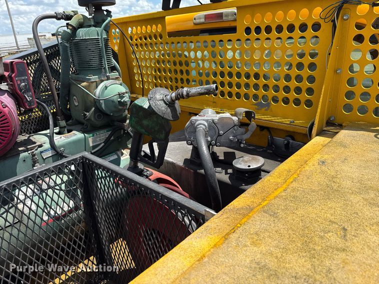 image for item EJ4785 2016 Ford F350 Super Duty  utility bed pickup truck