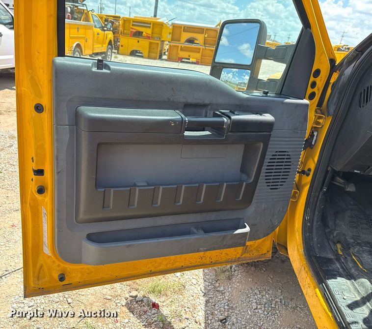 image for item EJ4785 2016 Ford F350 Super Duty  utility bed pickup truck