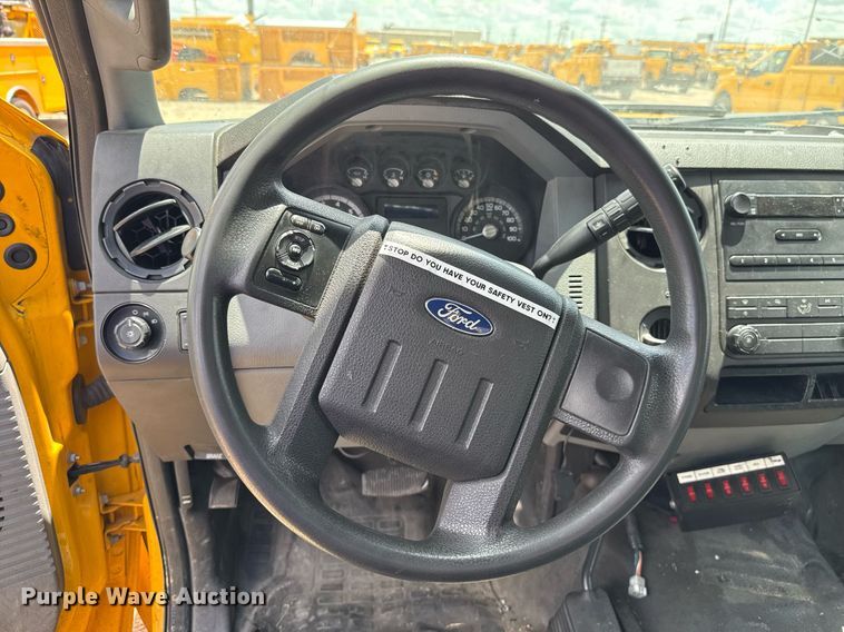 image for item EJ4785 2016 Ford F350 Super Duty  utility bed pickup truck