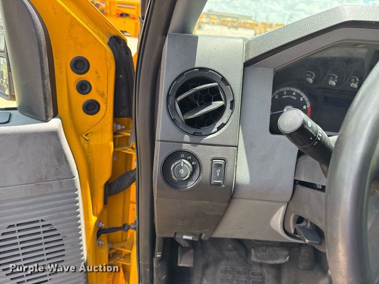 image for item EJ4785 2016 Ford F350 Super Duty  utility bed pickup truck