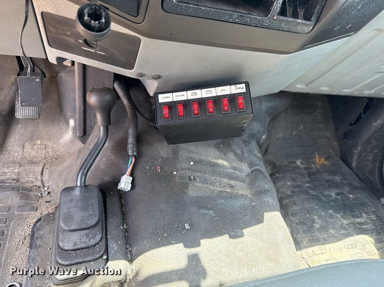 image for item EJ4785 2016 Ford F350 Super Duty  utility bed pickup truck