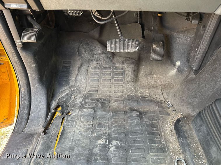 image for item EJ4785 2016 Ford F350 Super Duty  utility bed pickup truck