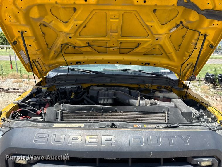 image for item EJ4785 2016 Ford F350 Super Duty  utility bed pickup truck