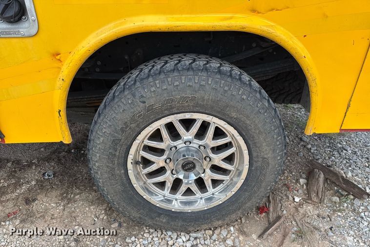 image for item EJ4785 2016 Ford F350 Super Duty  utility bed pickup truck